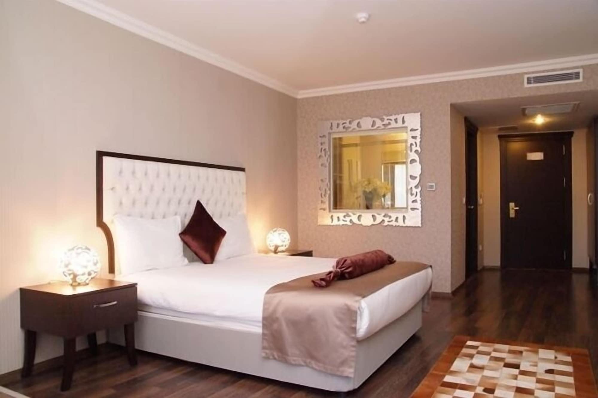 Crowne Plaza Istanbul - Ortakoy Bosphorus By Ihg Hotel ภายนอก รูปภาพ